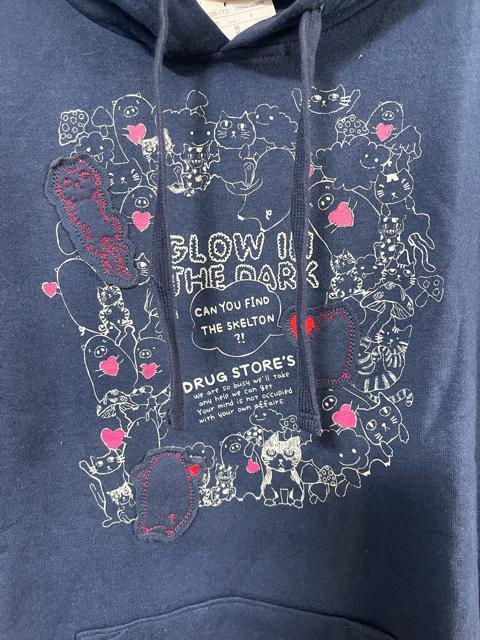 drug store's ドラッグストアーズ 長袖パーカーワッペン フリーサイズ メンズL プルオーバーパーカー ネイビー < ブランド drug store's ドラッグストアーズ 長袖パーカーワッペン フリーサイズ メンズL プルオーバーパーカー ネイビー < ブランドの