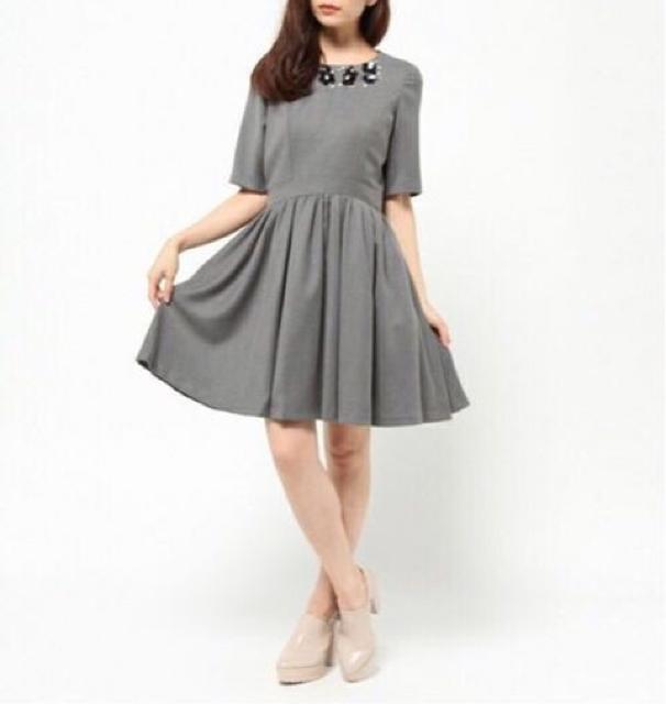 定価11,880円●ジョーゼットネックビジューワンピース●グレー●花 フラワー < ブランド 定価11,880円●ジョーゼットネックビジューワンピース●グレー●花 フラワー < ブランドの