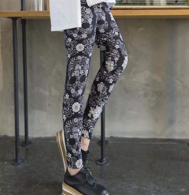 送料無料 レディース 和の花柄 プリント レギンス パンツ 花柄 ブラック レギパン < 女性ファッション  送料無料 レディース 和の花柄 プリント レギンス パンツ 花柄 ブラック レギパン < 女性ファッションの