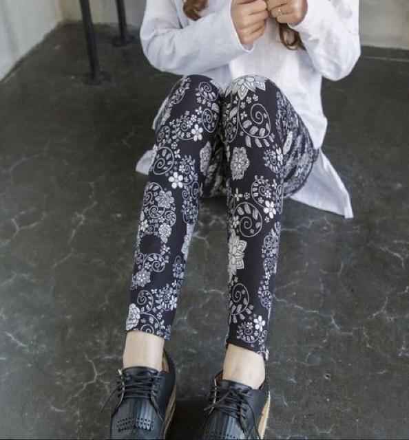 送料無料 レディース 和の花柄 プリント レギンス パンツ 花柄 ブラック レギパン < 女性ファッション  送料無料 レディース 和の花柄 プリント レギンス パンツ 花柄 ブラック レギパン < 女性ファッションの