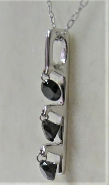 K18WG18金ホワイトゴールド ダンシング ブラックダイヤ 3ヶ 0.60ct < 女性アクセサリー/時計  K18WG18金ホワイトゴールド ダンシング ブラックダイヤ 3ヶ 0.60ct < 女性アクセサリー/時計の