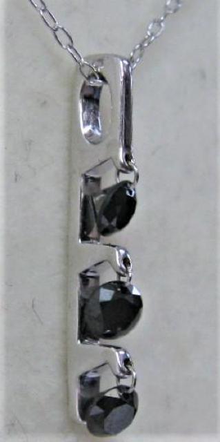 K18WG18金ホワイトゴールド ダンシング ブラックダイヤ 3ヶ 0.60ct < 女性アクセサリー/時計  K18WG18金ホワイトゴールド ダンシング ブラックダイヤ 3ヶ 0.60ct < 女性アクセサリー/時計の