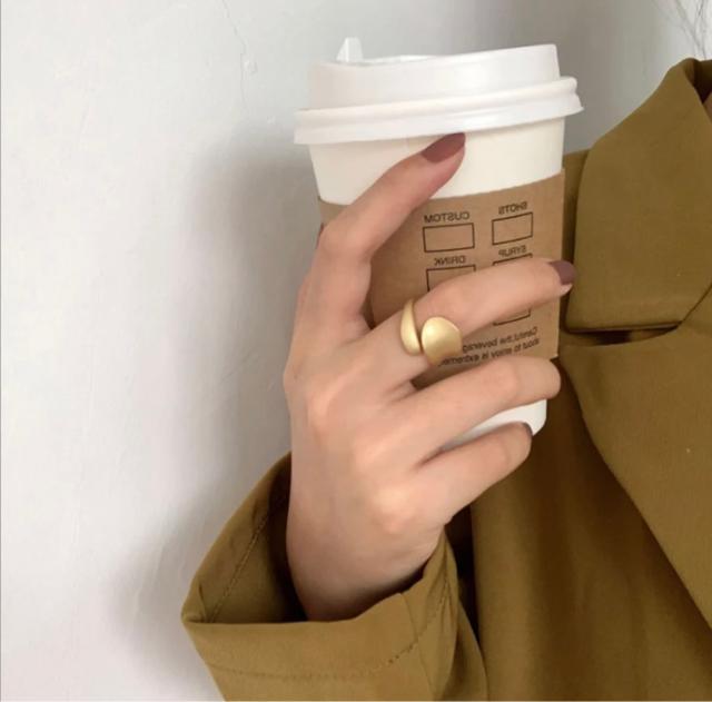 ティアドロップリング●マットゴールド●アシンメトリー アシンメ●指輪●フリーサイズ < 女性アクセサリー/時計 ティアドロップリング●マットゴールド●アシンメトリー アシンメ●指輪●フリーサイズ < 女性アクセサリー/時計の