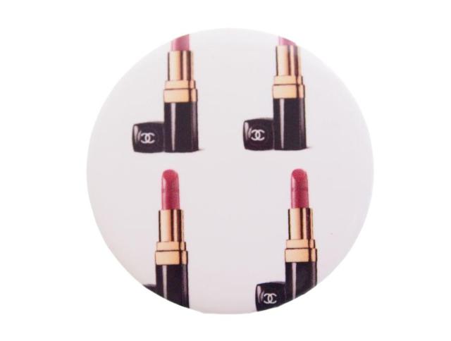 シャネル ノベルティ 缶バッジ リップ スティック柄 ホワイト 3個セット ブローチ CHANEL【正規品】 < ブランド シャネル ノベルティ 缶バッジ リップ スティック柄 ホワイト 3個セット ブローチ CHANEL【正規品】 < ブランドの