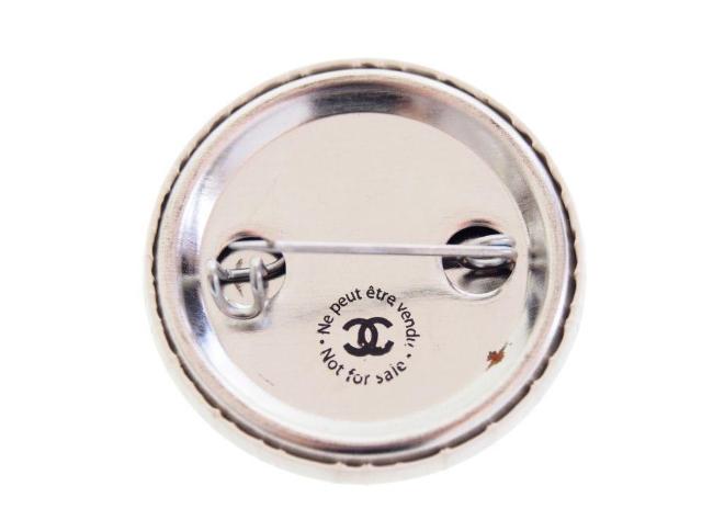 シャネル ノベルティ 缶バッジ リップ スティック柄 ホワイト 3個セット ブローチ CHANEL【正規品】 < ブランド シャネル ノベルティ 缶バッジ リップ スティック柄 ホワイト 3個セット ブローチ CHANEL【正規品】 < ブランドの