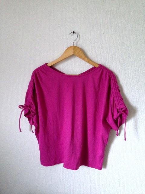 URBANITY■可愛い♪ビビットピンク 素材感◎ 袖シャーリング ゆったり カットソー◆Mサイズ < 女性ファッション  URBANITY■可愛い♪ビビットピンク 素材感◎ 袖シャーリング ゆったり カットソー◆Mサイズ  < 女性ファッションの