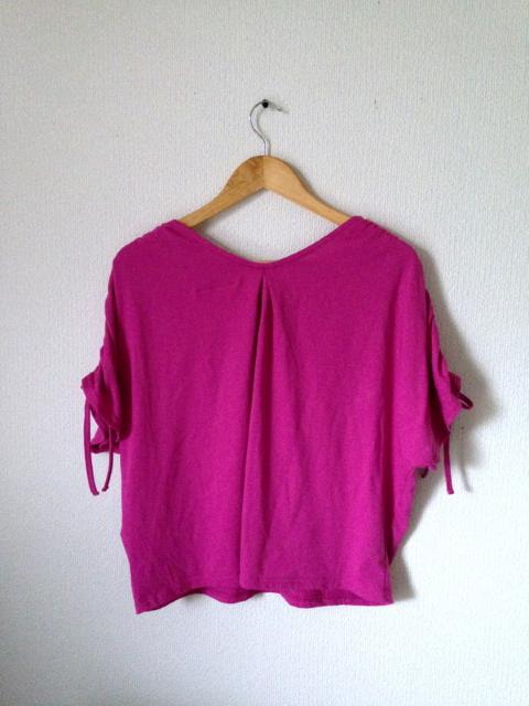 URBANITY■可愛い♪ビビットピンク 素材感◎ 袖シャーリング ゆったり カットソー◆Mサイズ < 女性ファッション  URBANITY■可愛い♪ビビットピンク 素材感◎ 袖シャーリング ゆったり カットソー◆Mサイズ < 女性ファッションの