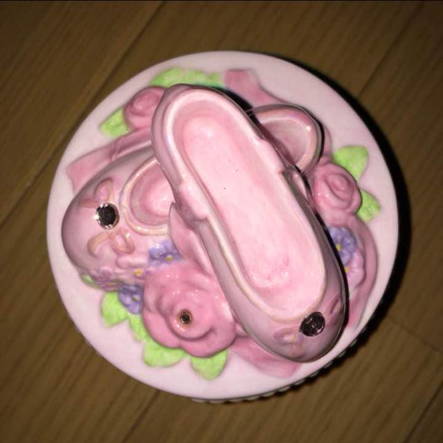 新品同様 チャコット シルビア バレエ トゥシューズ 陶器小物入れ バレリーナ < ブランド 新品同様 チャコット シルビア バレエ トゥシューズ 陶器小物入れ バレリーナ < ブランドの