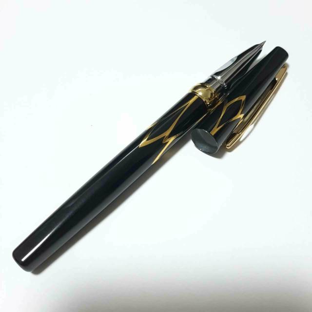 新品 激渋 万年筆 筆記用具 憧れ ペン 黒 金 デザイン 1 < インテリア/ライフ  新品 激渋 万年筆 筆記用具 憧れ ペン 黒 金 デザイン 1 < インテリア/ライフの