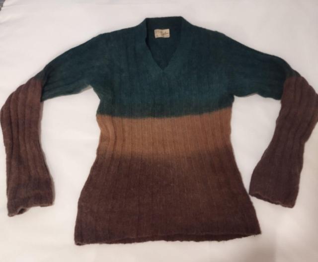 グリーン 茶 リブ編み アルパカ Vネックセーターニット ボディラインにフィット < 女性ファッション  グリーン 茶 リブ編み アルパカ Vネックセーターニット ボディラインにフィット  < 女性ファッションの