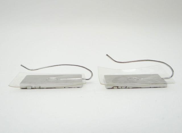 Christian Dior ディオール D69394 トロッター プレート ピアス レッド<美品>【送料無料】 < ブランド Christian Dior ディオール D69394 トロッター プレート ピアス レッド<美品>【送料無料】 < ブランドの