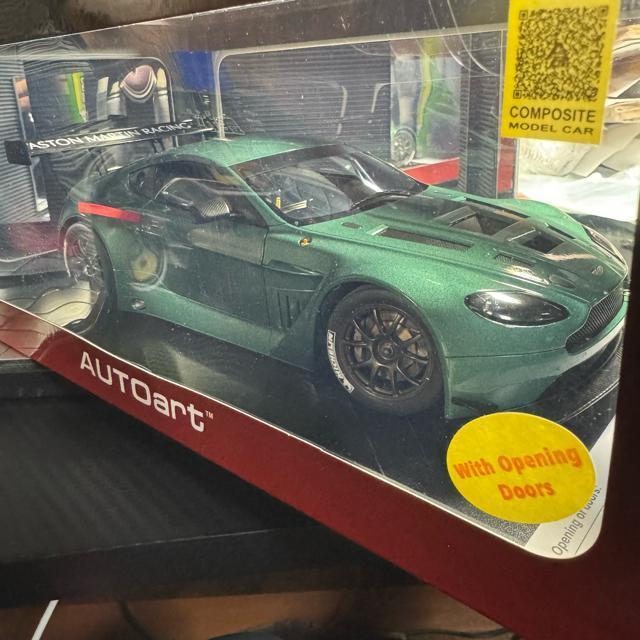 絶版未開封品オートアート1/18アストンマーティンVANTAGE V12 GT3 < ホビー  絶版未開封品オートアート1/18アストンマーティンVANTAGE V12 GT3 < ホビーの