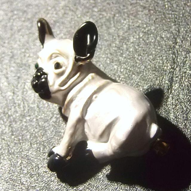 フレンチブルドッグ ブルドッグ 犬 バッジ ピンズ ブローチ ピンバッジ ラペルピン 白色 < 女性アクセサリー/時計  フレンチブルドッグ ブルドッグ 犬 バッジ ピンズ ブローチ ピンバッジ ラペルピン 白色 < 女性アクセサリー/時計の