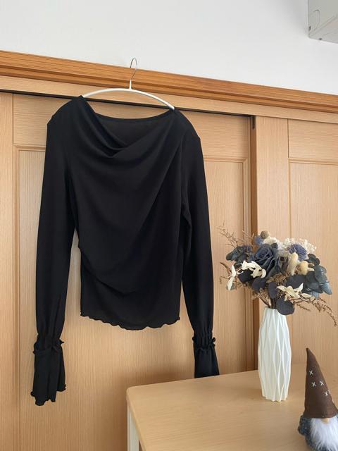 *新品未使用(タグなし)/CLASSCAL ELF/キャンディスリーブオフショルダードレープネックリブトップス* < 女性ファッション *新品未使用(タグなし)/CLASSCAL ELF/キャンディスリーブオフショルダードレープネックリブトップス* < 女性ファッションの