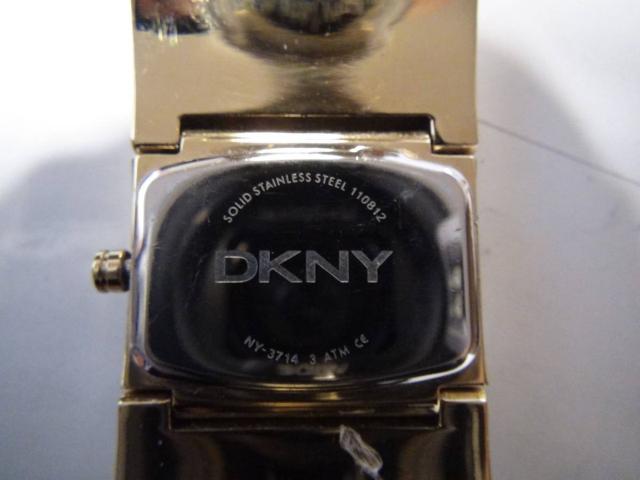DKNY の腕時計電池式クォーツ 製 動作確認済 !。 < 女性アクセサリー/時計  DKNY の腕時計電池式クォーツ 製 動作確認済 !。 < 女性アクセサリー/時計の