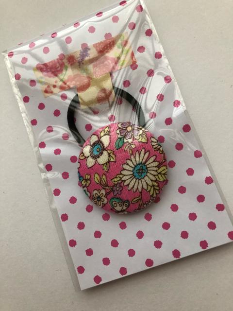 ハンドメイド ヘアゴム 特大 くるみボタン お花 ピンク < 女性ファッション  ハンドメイド ヘアゴム 特大 くるみボタン お花 ピンク < 女性ファッションの