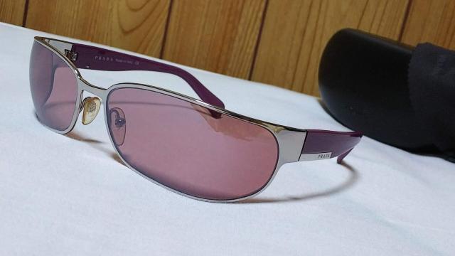 正規良 激レア 浜田省吾着 同型 プラダ ロゴ メタルサングラス 紫系 スポーティーモデル シャイニーSV MyFirstLove < ブランド  正規良 激レア 浜田省吾着 同型 プラダ ロゴ メタルサングラス 紫系 スポーティーモデル シャイニーSV MyFirstLove < ブランドの