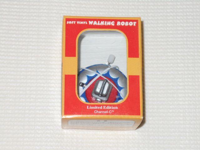 FJ{XSOFT VINYL WALKING ROBOT VR01S   zr[ 