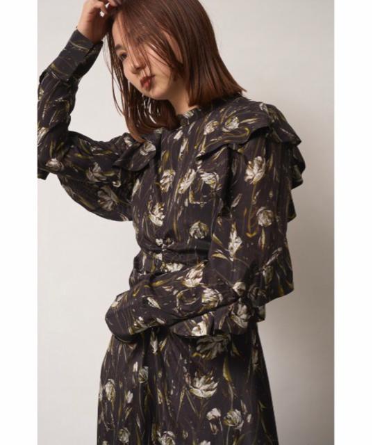 フレイアイディー フリル付きパフスリーブギャザーワンピース < ブランド  フレイアイディー フリル付きパフスリーブギャザーワンピース < ブランドの