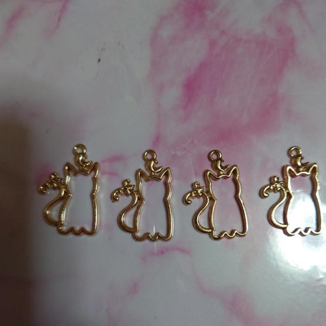 しっぽリボン付きネコちゃんレジンチャーム枠4個ラスト < 香水/コスメ/ネイル  しっぽリボン付きネコちゃんレジンチャーム枠4個ラスト  < 香水/コスメ/ネイルの