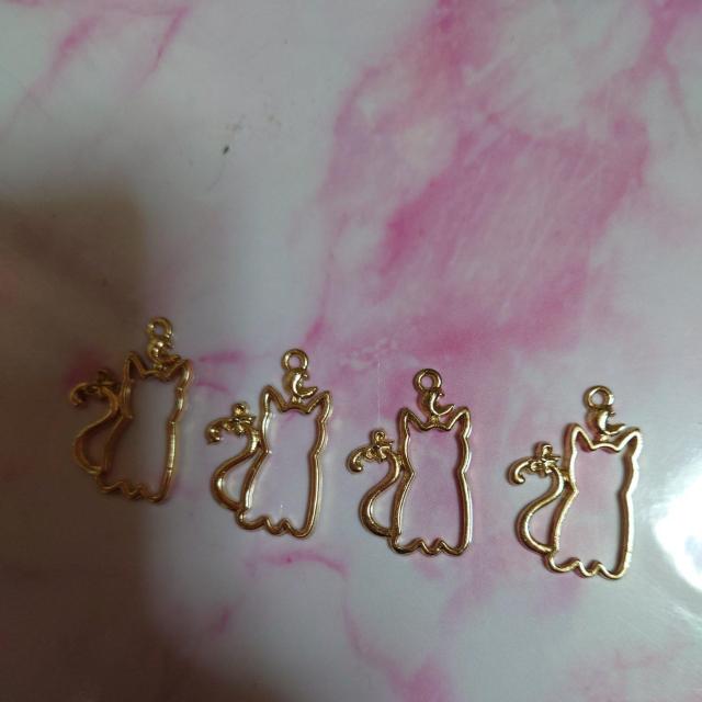 しっぽリボン付きネコちゃんレジンチャーム枠4個ラスト < 香水/コスメ/ネイル  しっぽリボン付きネコちゃんレジンチャーム枠4個ラスト < 香水/コスメ/ネイルの