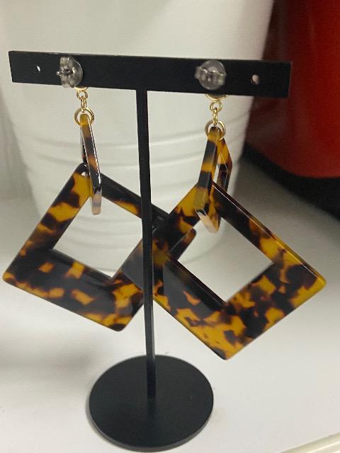 ハンドメイド アクリルスクエアパーツを使用したピアス ブブラウンミックス(べっ甲柄) < 女性ファッション  ハンドメイド アクリルスクエアパーツを使用したピアス ブブラウンミックス(べっ甲柄) < 女性ファッションの