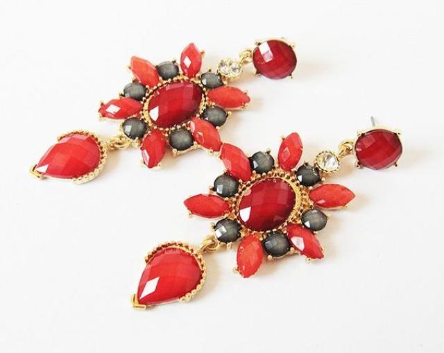 新品 アンティーク調ゴシックビジューストーンピアス < 女性アクセサリー/時計  新品 アンティーク調ゴシックビジューストーンピアス < 女性アクセサリー/時計の