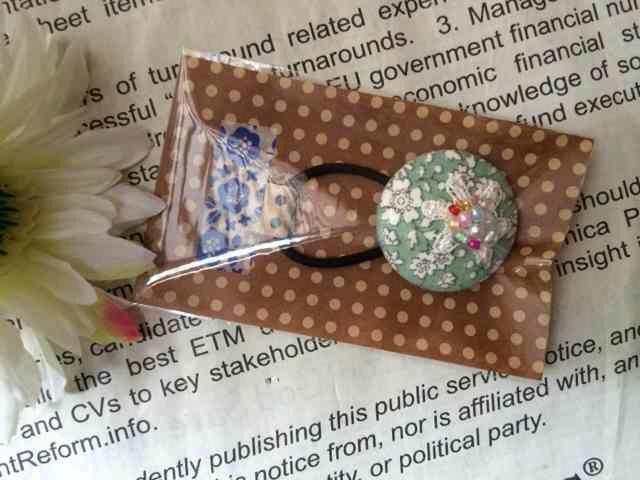 ハンドメイド ヘアゴム 特大 くるみボタン  ビーズ盛り盛り お花 < 女性ファッション  ハンドメイド ヘアゴム 特大 くるみボタン  ビーズ盛り盛り お花 < 女性ファッションの