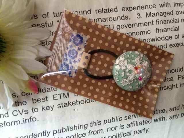 ハンドメイド ヘアゴム 特大 くるみボタン  ビーズ盛り盛り お花 < 女性ファッション  ハンドメイド ヘアゴム 特大 くるみボタン  ビーズ盛り盛り お花 < 女性ファッションの