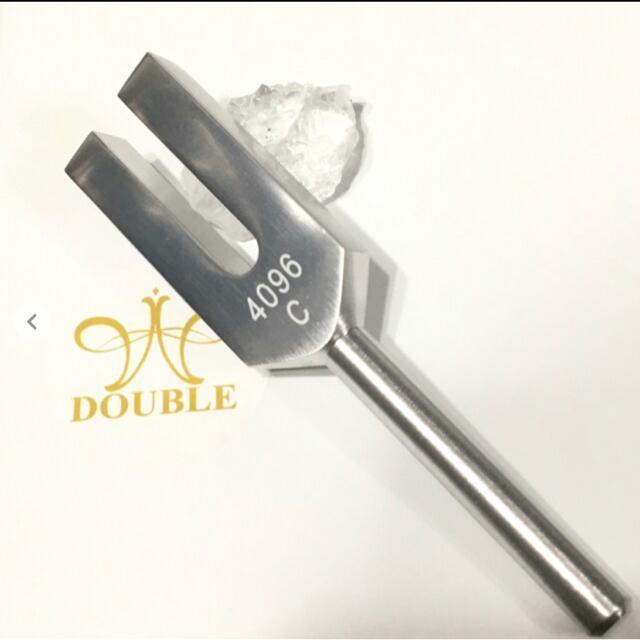 《クリスタルチューナー》音叉4096 ヒマラヤ水晶原石付き 空間浄化 < インテリア/ライフ  《クリスタルチューナー》音叉4096 ヒマラヤ水晶原石付き 空間浄化 < インテリア/ライフの