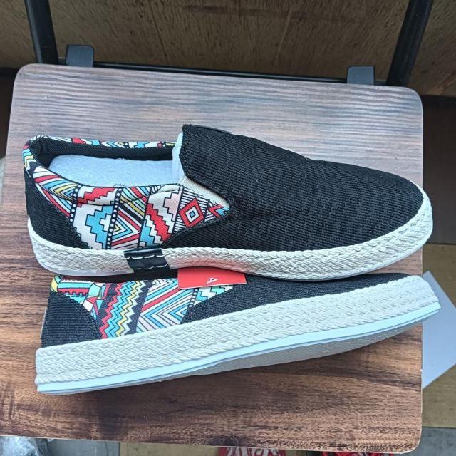 新品 26cm メンズ スリッポン シューズ 靴 ブラック カジュアル < 男性ファッション  新品 26cm メンズ スリッポン シューズ 靴 ブラック カジュアル < 男性ファッションの