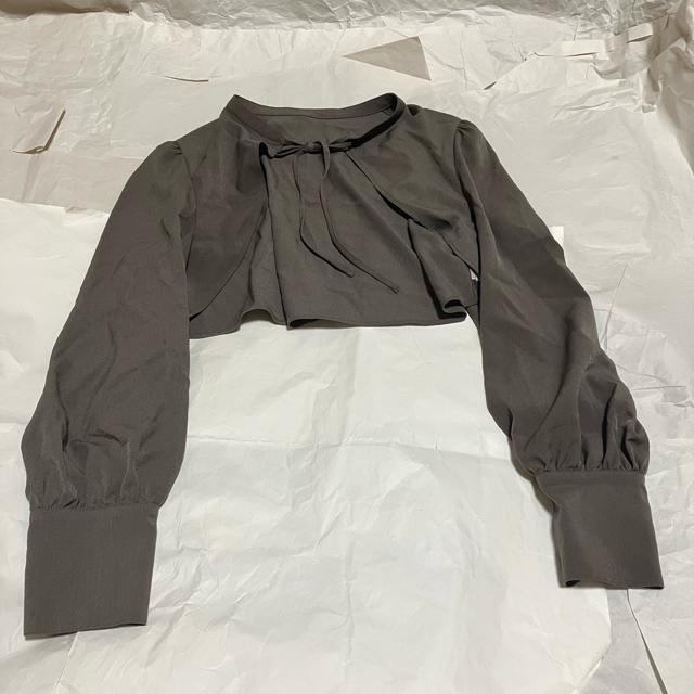 【ノーブランド扱い】 クロップド ショート丈 / 長袖 ノーカラー ブラウス < 女性ファッション 【ノーブランド扱い】 クロップド ショート丈 / 長袖 ノーカラー ブラウス < 女性ファッションの