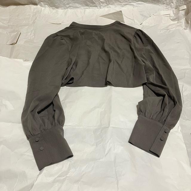 【ノーブランド扱い】 クロップド ショート丈 / 長袖 ノーカラー ブラウス < 女性ファッション 【ノーブランド扱い】 クロップド ショート丈 / 長袖 ノーカラー ブラウス < 女性ファッションの