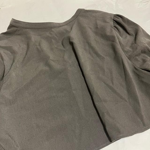 【ノーブランド扱い】 クロップド ショート丈 / 長袖 ノーカラー ブラウス < 女性ファッション 【ノーブランド扱い】 クロップド ショート丈 / 長袖 ノーカラー ブラウス < 女性ファッションの