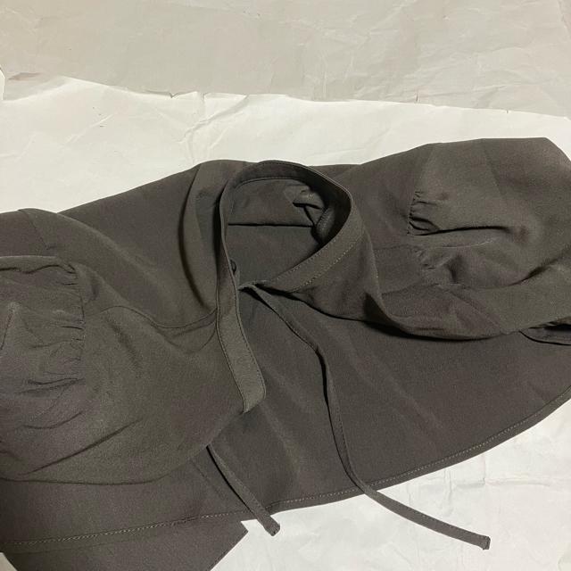 【ノーブランド扱い】 クロップド ショート丈 / 長袖 ノーカラー ブラウス < 女性ファッション 【ノーブランド扱い】 クロップド ショート丈 / 長袖 ノーカラー ブラウス < 女性ファッションの