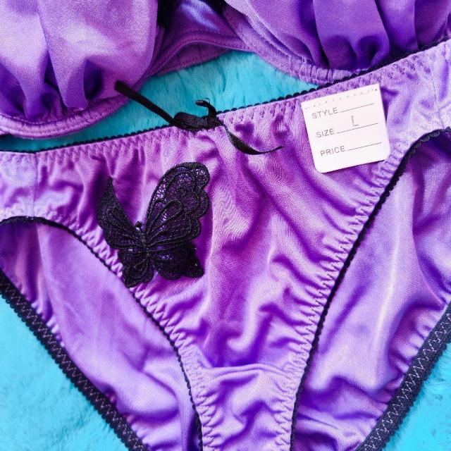 艷Sexy。。。ツルツルサテン調がエロカワッ。。F80×L。。蝶々ワッペン付ブラジャー&ショーツセット。。大きいサイズグラマー。。 < 女性ファッション  艷Sexy。。。ツルツルサテン調がエロカワッ。。F80×L。。蝶々ワッペン付ブラジャー&ショーツセット。。大きいサイズグラマー。。 < 女性ファッションの