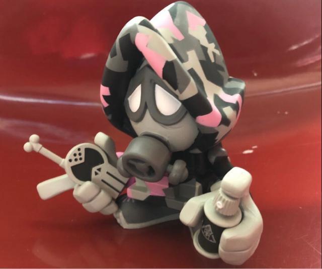 《ガスマスク》フィギュア GAS MASK FRANKIE エレクトロニックヴァイラス デザイナーズトイ 香港トイ スプレー缶トイ < ホビー  《ガスマスク》フィギュア GAS MASK FRANKIE エレクトロニックヴァイラス デザイナーズトイ 香港トイ スプレー缶トイ  < ホビーの