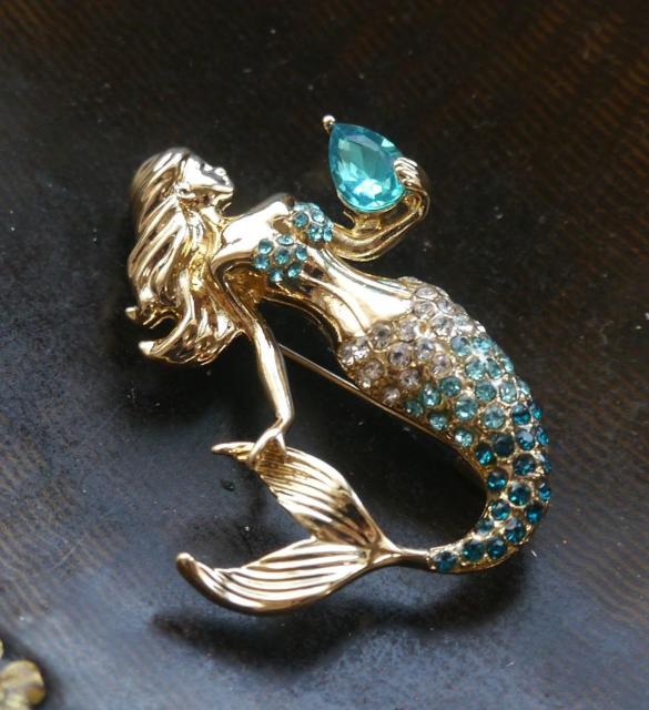 新品アンティーク調きらきらストーン人魚 マーメイド ブローチ ペンダントトップにも < 女性アクセサリー/時計 新品アンティーク調きらきらストーン人魚 マーメイド ブローチ ペンダントトップにも < 女性アクセサリー/時計の
