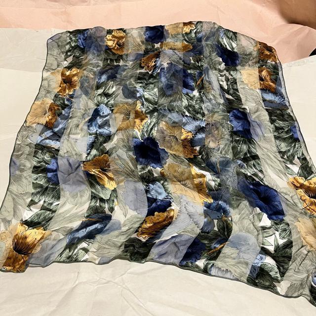 【ブランド不明】【フランス製】 シルク / 大判 スカーフ・バンダナ 透け感 < 女性ファッション 【ブランド不明】【フランス製】 シルク / 大判 スカーフ・バンダナ 透け感 < 女性ファッションの