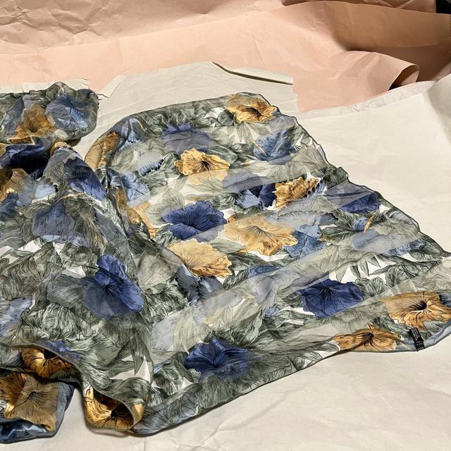 【ブランド不明】【フランス製】 シルク / 大判 スカーフ・バンダナ 透け感 < 女性ファッション 【ブランド不明】【フランス製】 シルク / 大判 スカーフ・バンダナ 透け感 < 女性ファッションの