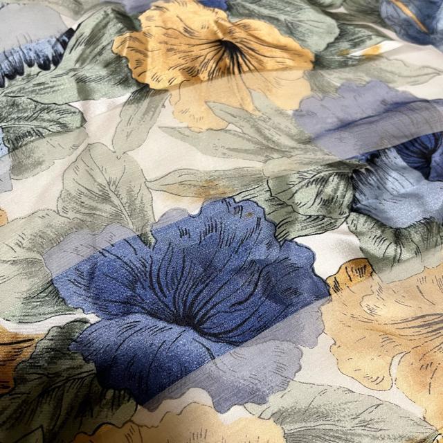 【ブランド不明】【フランス製】 シルク / 大判 スカーフ・バンダナ 透け感 < 女性ファッション 【ブランド不明】【フランス製】 シルク / 大判 スカーフ・バンダナ 透け感 < 女性ファッションの