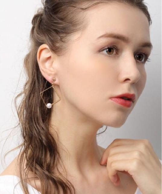 定価2,160円●ツイストスクエアパールピアス ●STELLAR HOLLYWOODステラハリウッド●金ゴールド < 女性アクセサリー/時計  定価2,160円●ツイストスクエアパールピアス ●STELLAR HOLLYWOODステラハリウッド●金ゴールド < 女性アクセサリー/時計の