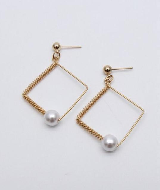 定価2,160円●ツイストスクエアパールピアス ●STELLAR HOLLYWOODステラハリウッド●金ゴールド < 女性アクセサリー/時計  定価2,160円●ツイストスクエアパールピアス ●STELLAR HOLLYWOODステラハリウッド●金ゴールド < 女性アクセサリー/時計の