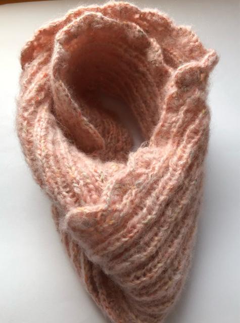ハンドメイド スヌード ふわふわふんわり モヘア ピンク < 女性ファッション  ハンドメイド スヌード ふわふわふんわり モヘア ピンク < 女性ファッションの