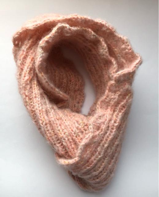 ハンドメイド スヌード ふわふわふんわり モヘア ピンク < 女性ファッション  ハンドメイド スヌード ふわふわふんわり モヘア ピンク < 女性ファッションの