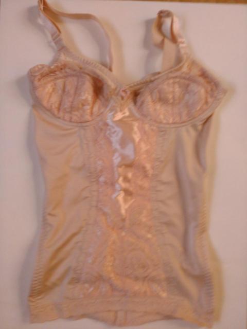 ☆☆中古品 矯正下着 ボディシェイパー C65Sサイズ ☆ < 女性ファッション  ☆☆中古品 矯正下着 ボディシェイパー C65Sサイズ ☆  < 女性ファッションの