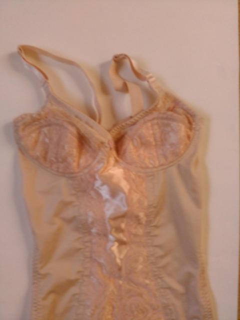 ☆☆中古品 矯正下着 ボディシェイパー C65Sサイズ ☆ < 女性ファッション  ☆☆中古品 矯正下着 ボディシェイパー C65Sサイズ ☆ < 女性ファッションの