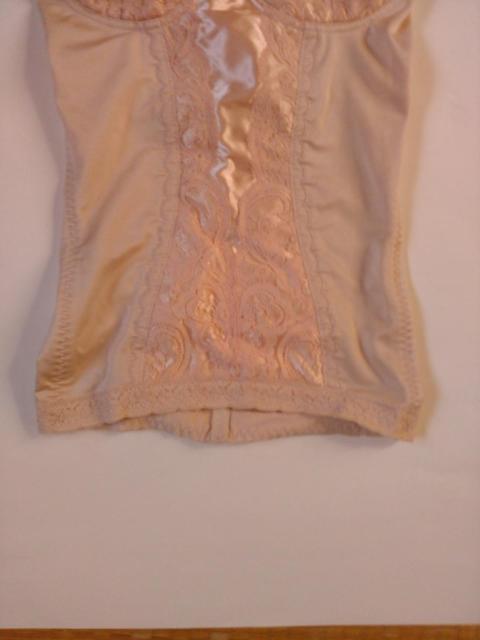 ☆☆中古品 矯正下着 ボディシェイパー C65Sサイズ ☆ < 女性ファッション  ☆☆中古品 矯正下着 ボディシェイパー C65Sサイズ ☆ < 女性ファッションの