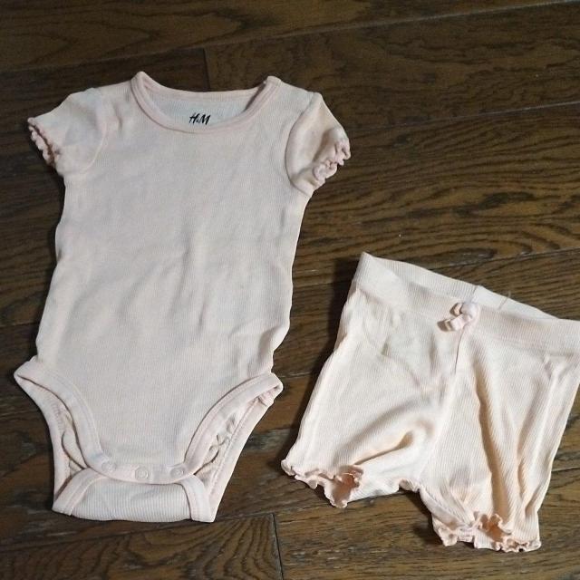 60サイズ H&M オレンジ 肌着 美品 < キッズ/ベビー 60サイズ H&M オレンジ 肌着 美品 < キッズ/ベビーの