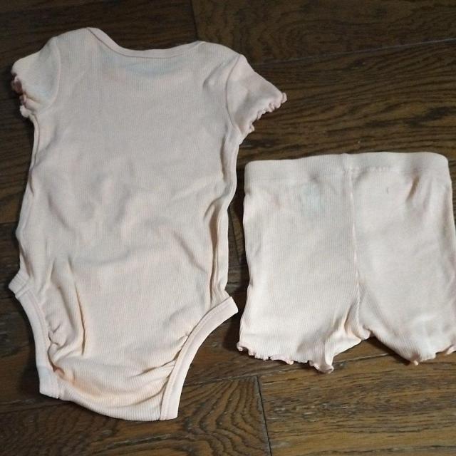 60サイズ H&M オレンジ 肌着 美品 < キッズ/ベビー 60サイズ H&M オレンジ 肌着 美品 < キッズ/ベビーの